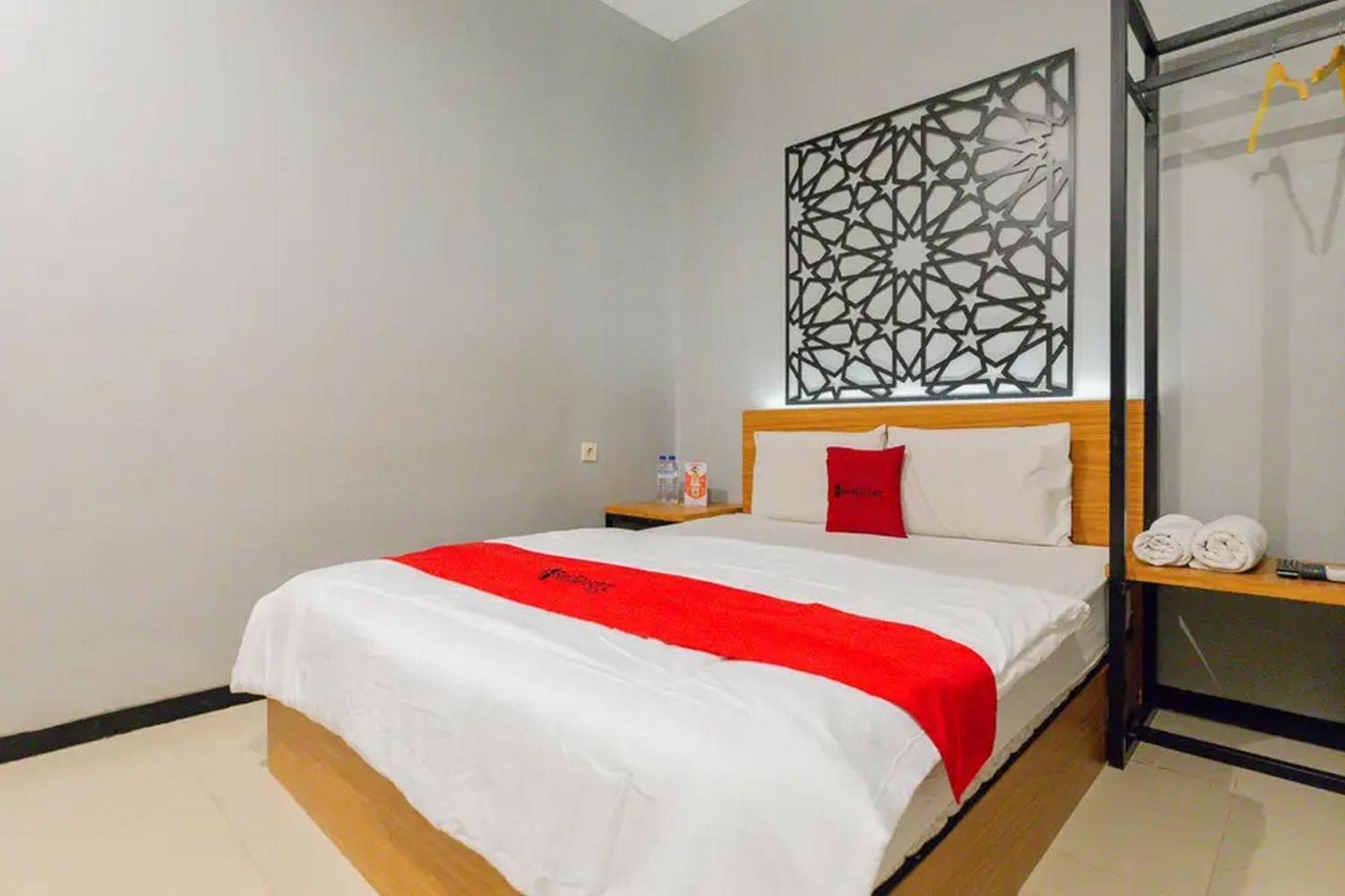 Reddoorz @ Manukan Sorabaya Extérieur photo